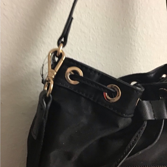 Guess NWOT Lina Drawstring Bucket Bag in Black Nylon - Picture 3 of 3